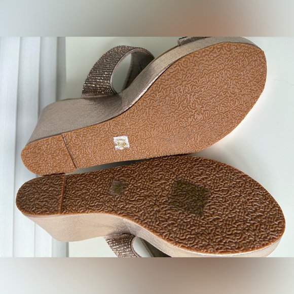 Patrizia by Spring Step wedge sandal Kashi Gold size 39 or 8.5 Never been used. - Picture 9 of 11